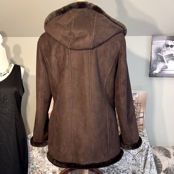 Jones New York Chocolate Brown Faux Shearling Fur Lined Coat with Hood Like New! - Picture 10 of 10